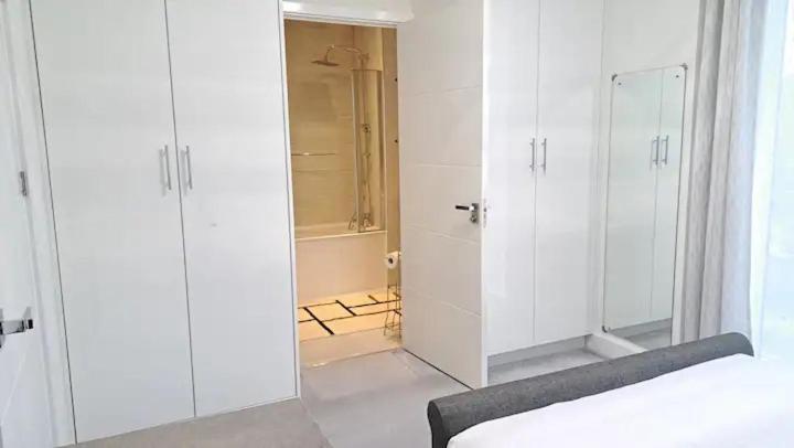 Cozy Double Room With Large En Suite Near Canary Wharf London With Amazing Views In A Shared Apartment Exterior photo