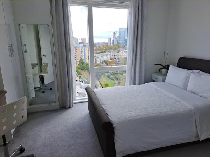 Cozy Double Room With Large En Suite Near Canary Wharf London With Amazing Views In A Shared Apartment Exterior photo