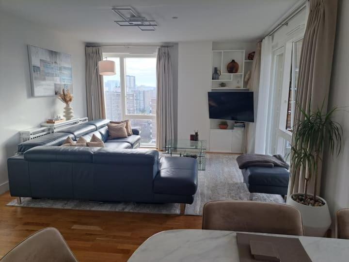 Cozy Double Room With Large En Suite Near Canary Wharf London With Amazing Views In A Shared Apartment Exterior photo