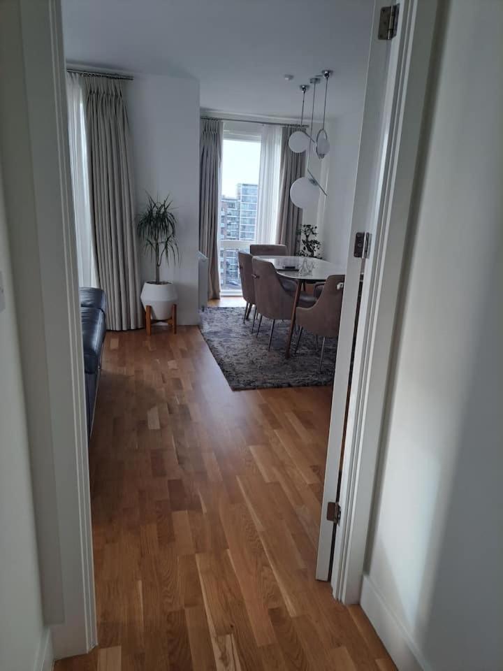 Cozy Double Room With Large En Suite Near Canary Wharf London With Amazing Views In A Shared Apartment Exterior photo